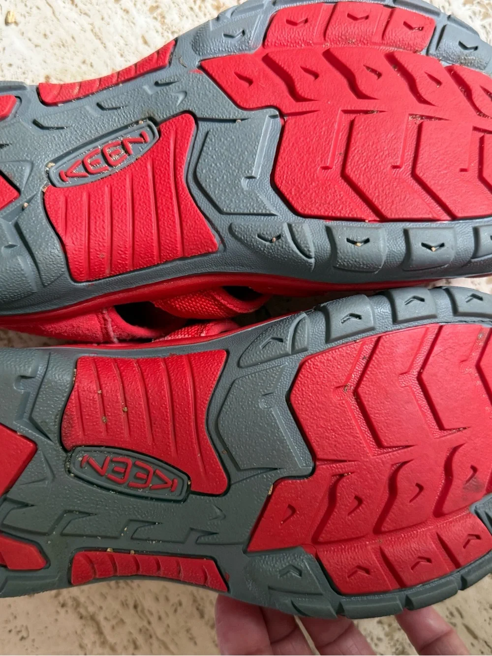 EUC Big Kids KEEN Sandals. US Size 5